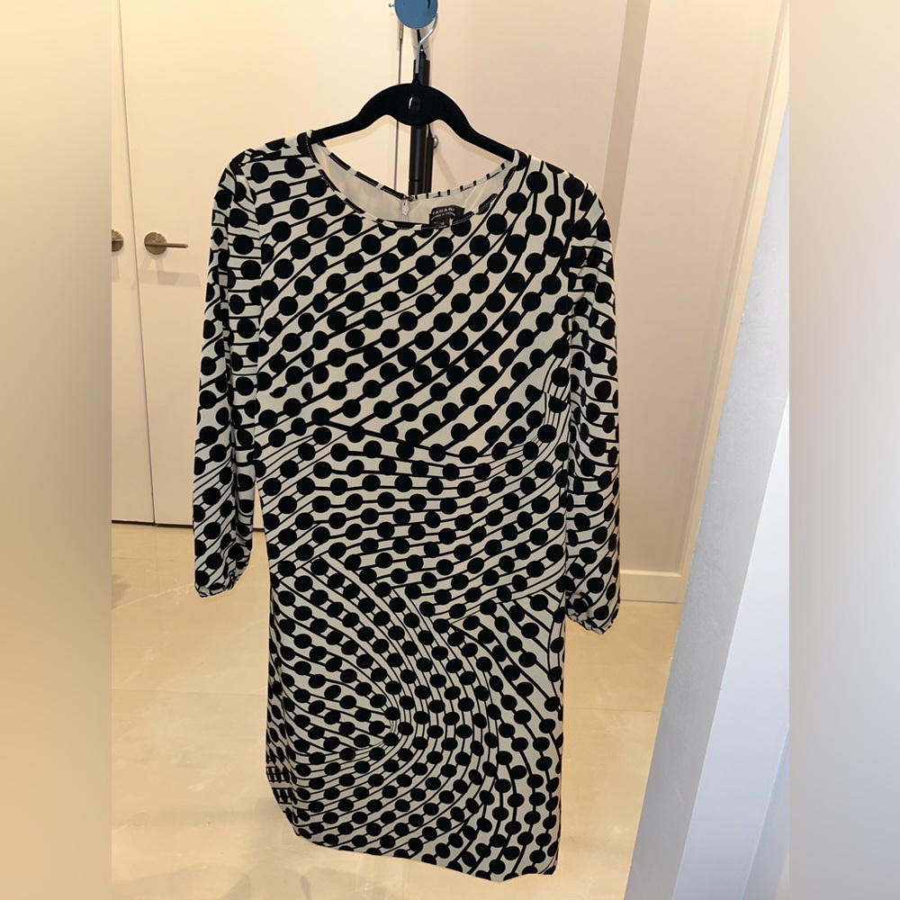Tahari Black and White Sheath Dress 3/4 Sleeve Crew Neck